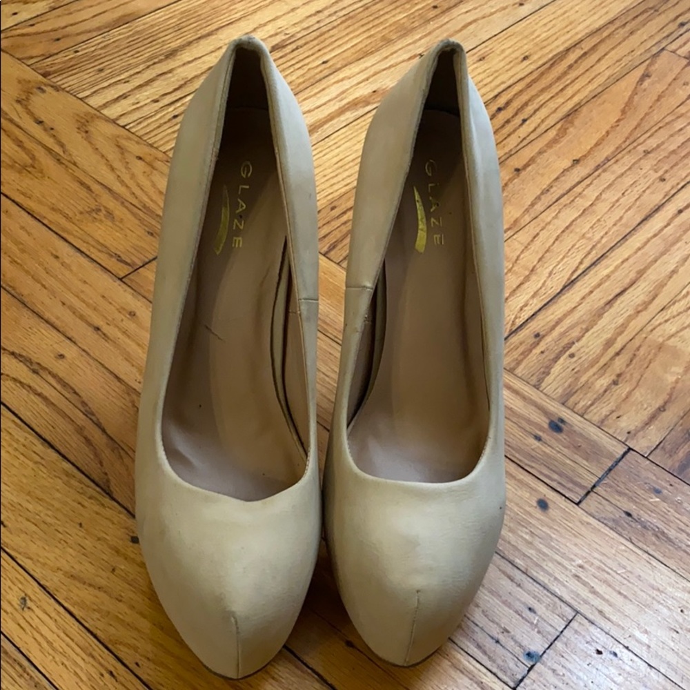 Nude pumps size 10
